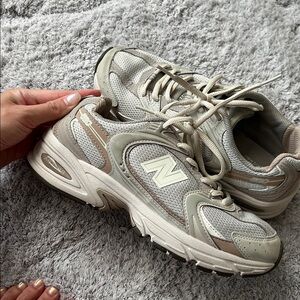New Balance 530 MENS SIZE 5 Light Gray and Cream Sneakers